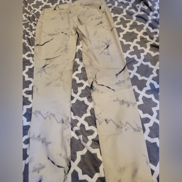 RARE! Black Orchid White Printed Billie Zipper Jeans - Picture 11 of 11